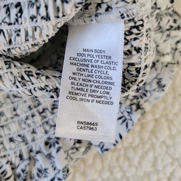 Melrose And Market V Neck Ruched Flutter Sleeve Floral Print Crop Top Size S - Picture 8 of 10